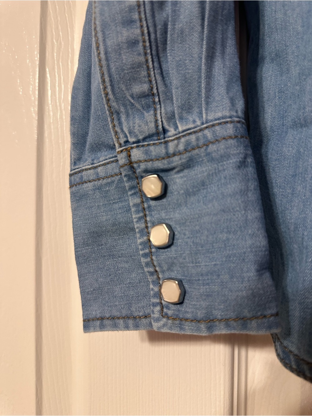 WRANGLER® X YELLOW ROSE BY KENDRA SCOTT DENIM SHIRT - Picture 4 of 6
